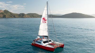 Airlie Beach: Full-Day Tongarra Sailing Adventure with Lunch, Snorkelling & Banana Boat Ride