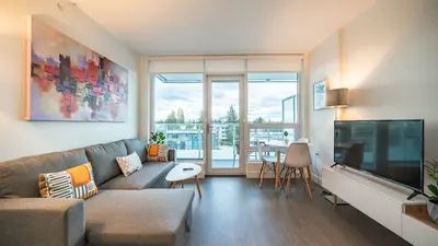 Charming Oasis Close to Airport & Downtown, Richmond, Canada