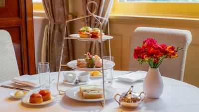 Melbourne: Weekday Afternoon Tea with Free-Flow French Sparkling at The Windsor