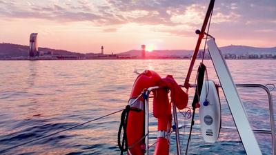 Barcelona: Two-Hour Small Group Sunset Sailing Tour with Glass of Wine & Snacks
