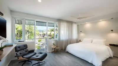 Heart Hotel and Gallery Whitsundays, Airlie Beach, Australia