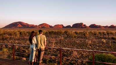 Alice Springs: Ayers Rock Resort  to Alice Springs Air-Conditioned Transfer with Driver Commentary