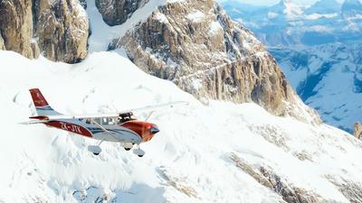 Roundtrip Scenic Flight from Queenstown to Mt. Cook with Six-Hour Exploration