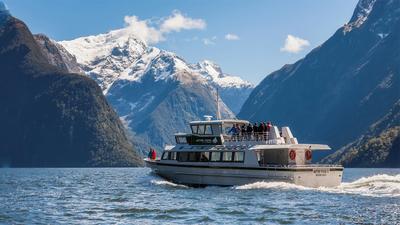 Queenstown: Four-Hour Milford Sound Scenic Helicopter & Cruise Experience with Alpine Landing & Return Transfers