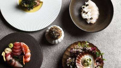 Sydney: Three-Course Oborozuki Vivid Dining Experience for Two with Signature Cocktail Each