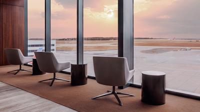 Melbourne International Airport: Eat, Drink & Relax Before Your Flight at The House Airport Lounge