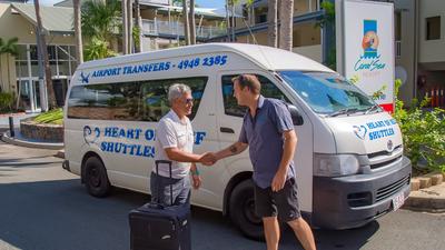 Whitsunday Coast: Shared Airport Shuttle Transfers to Airlie Beach or Shute Harbour