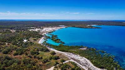 Broome: Full-Day Dampier Peninsula & Aboriginal Communities Guided Coach Tour with Visit to Pearl Farm & Lunch