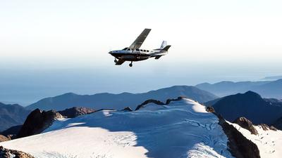 Queenstown: Half-Day Milford Sound Scenic Flight & Nature Cruise Experience with Hotel Transfers