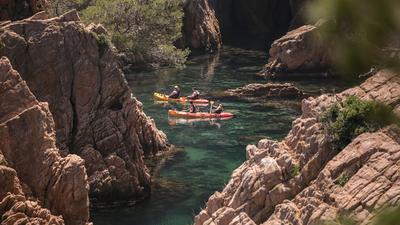 Barcelona: Full-Day Kayaking & Snorkelling Tour to Costa Brava with All Equipment & Lunch