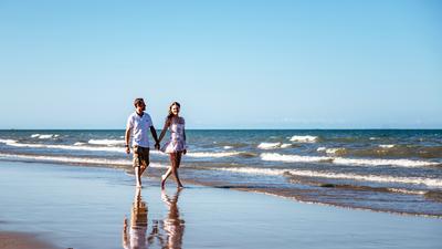 Port Douglas: Exclusive Professional Photoshoot Packages at Your Chosen Location with Edited Photo Gallery