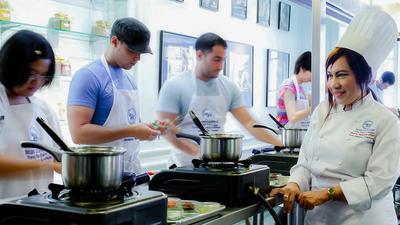 Morning or Afternoon Thai Cooking Classes in Historic Mansion 