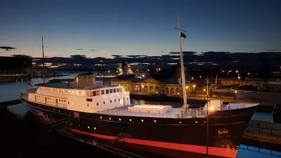 Fingal - A Luxury Floating Hotel, Edinburgh, United Kingdom