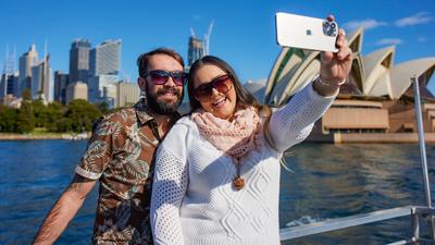 Sydney: Sydney Harbour Sightseeing Discovery Cruise with Buffet Lunch 