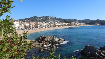 Southern Costa Brava Tour from Barcelona with Boat Trip