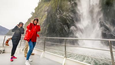 Queenstown: Full-Day Milford Sound Coach, Cruise & Fly Tour with Lunch & Hotel Transfers