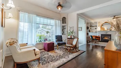 The Cottage and Castle, Chemainus, Canada