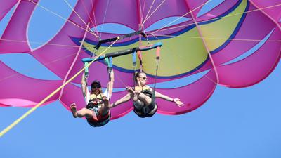 Gold Coast: Tandem Parasail Experience with 1.5 Hour Jet Ski Safari for Two