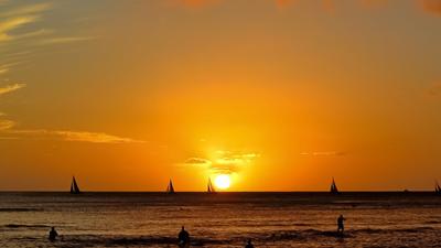 Honolulu: Watch the Sunset from the Waikiki Coastline on a Two-Hour Boat Cruise