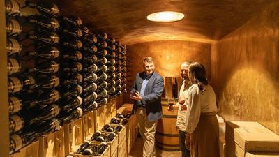 Barossa Valley: Private Château Tour & Tasting at Prestigious Château Tanunda