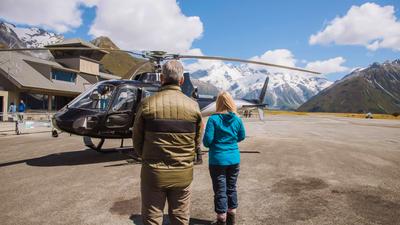 Queenstown: Roundtrip Scenic Flight from Queenstown to Mt. Cook with Tasman Glacier Heli Hike 