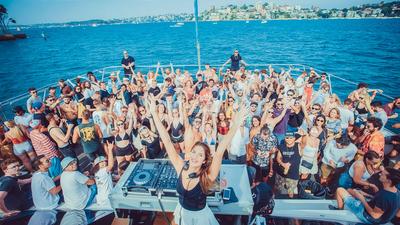 Three-Hour Sydney Harbour Christmas Cruise with Canapés & Free-Flow Drinks