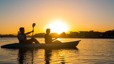 Surfers Paradise: 1.5-Hour Magical Sunset Kayak Tour