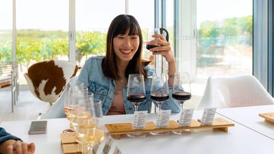 One-Hour Winery Experience with Art Trail Walk, Guided Wine Tasting & Gourmet Pizza