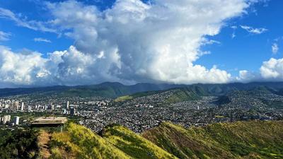 Honolulu: Diamond Head Crater Hike with Roundtrip Shuttle Transfer