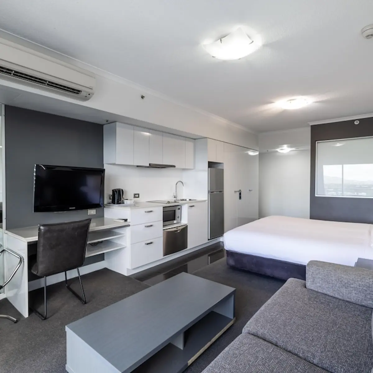 Oaks Townsville Hotel, South Townsville, Australia 8