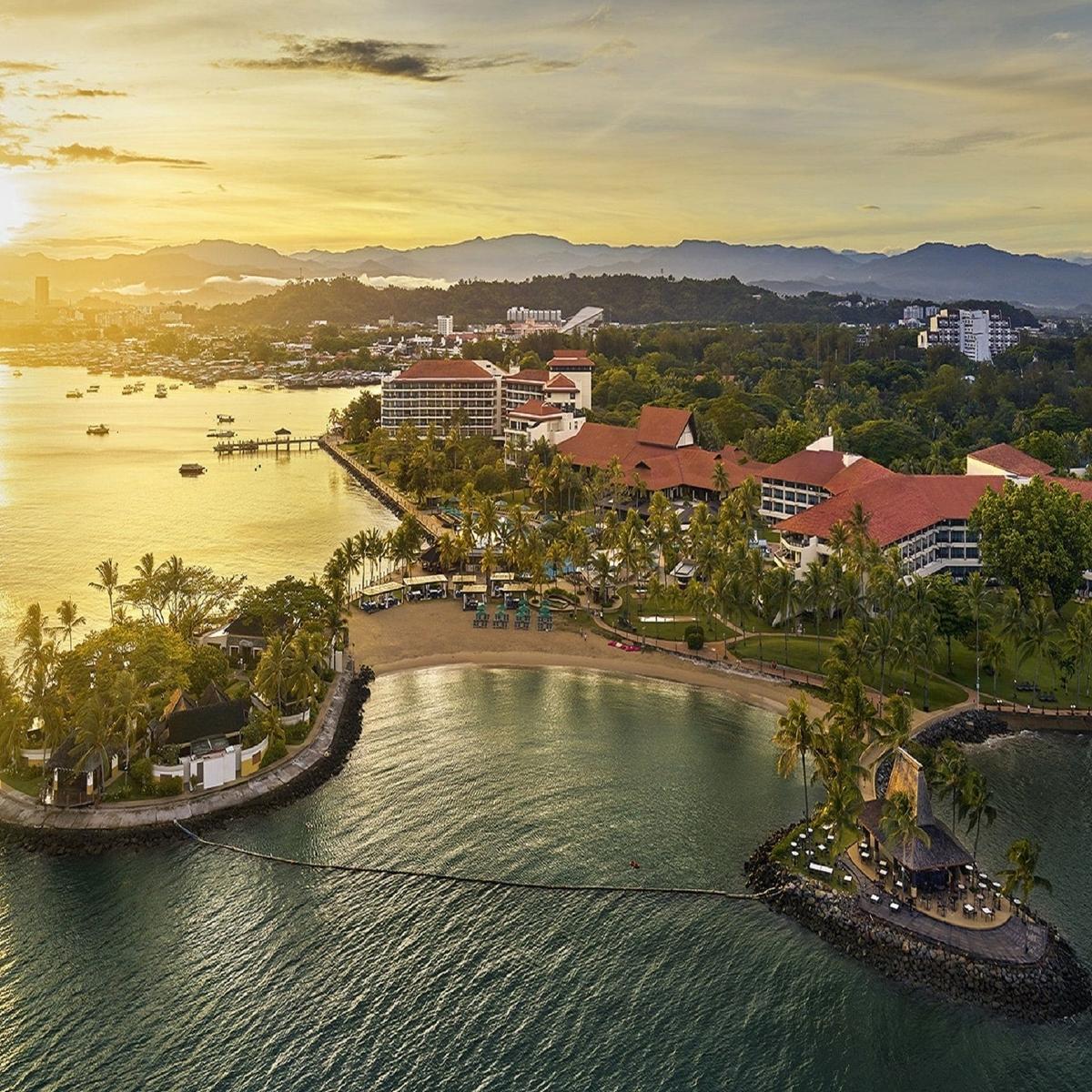 Limited Time Offer: Deluxe 9-Day Borneo Wildlife Tour with 3-Night EQ Kuala Lumpur Stay by  7