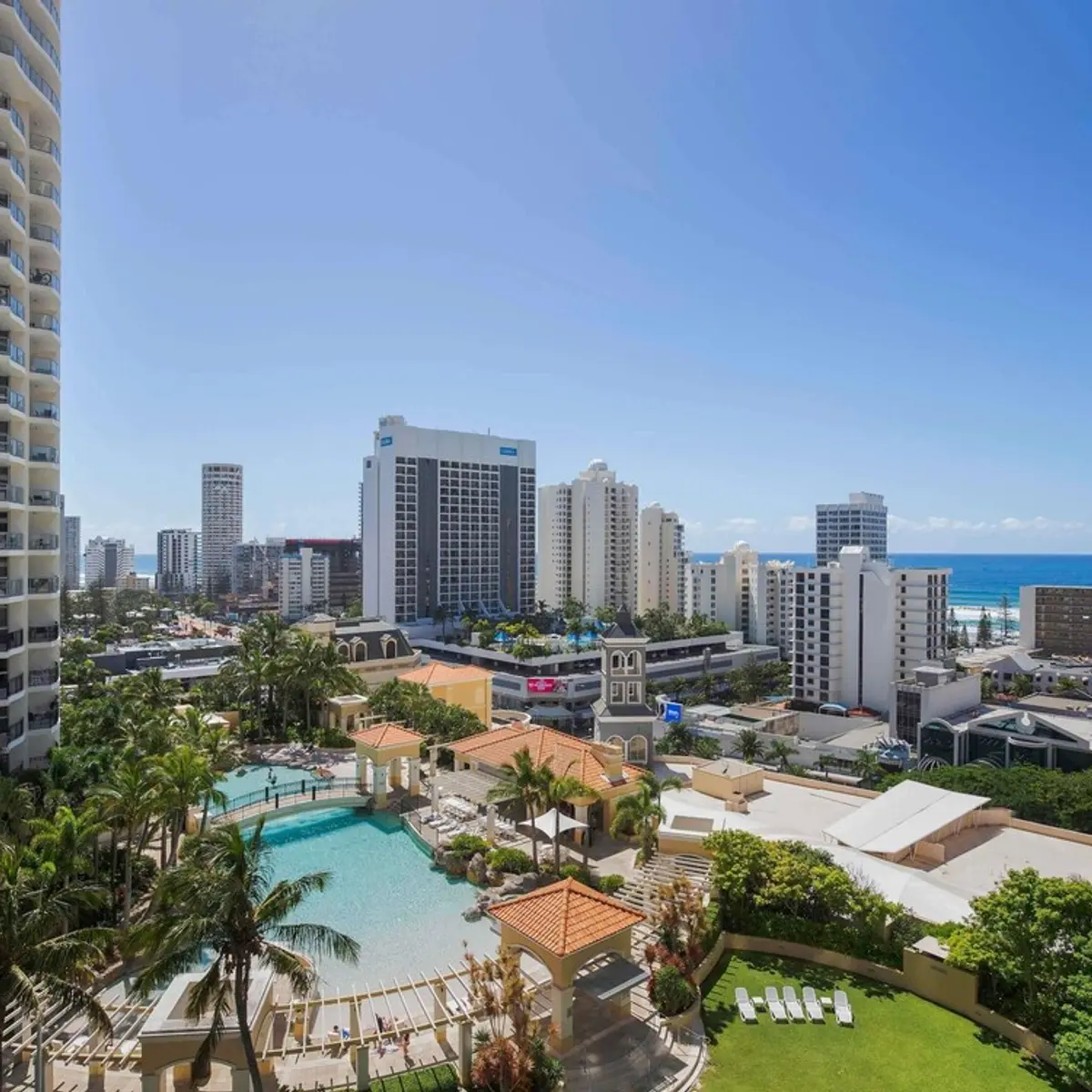Mantra Towers of Chevron, Surfers Paradise, Australia 1