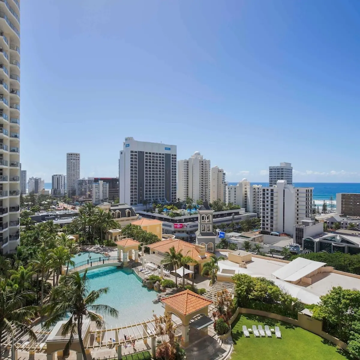 Mantra Towers of Chevron, Surfers Paradise, Australia 2
