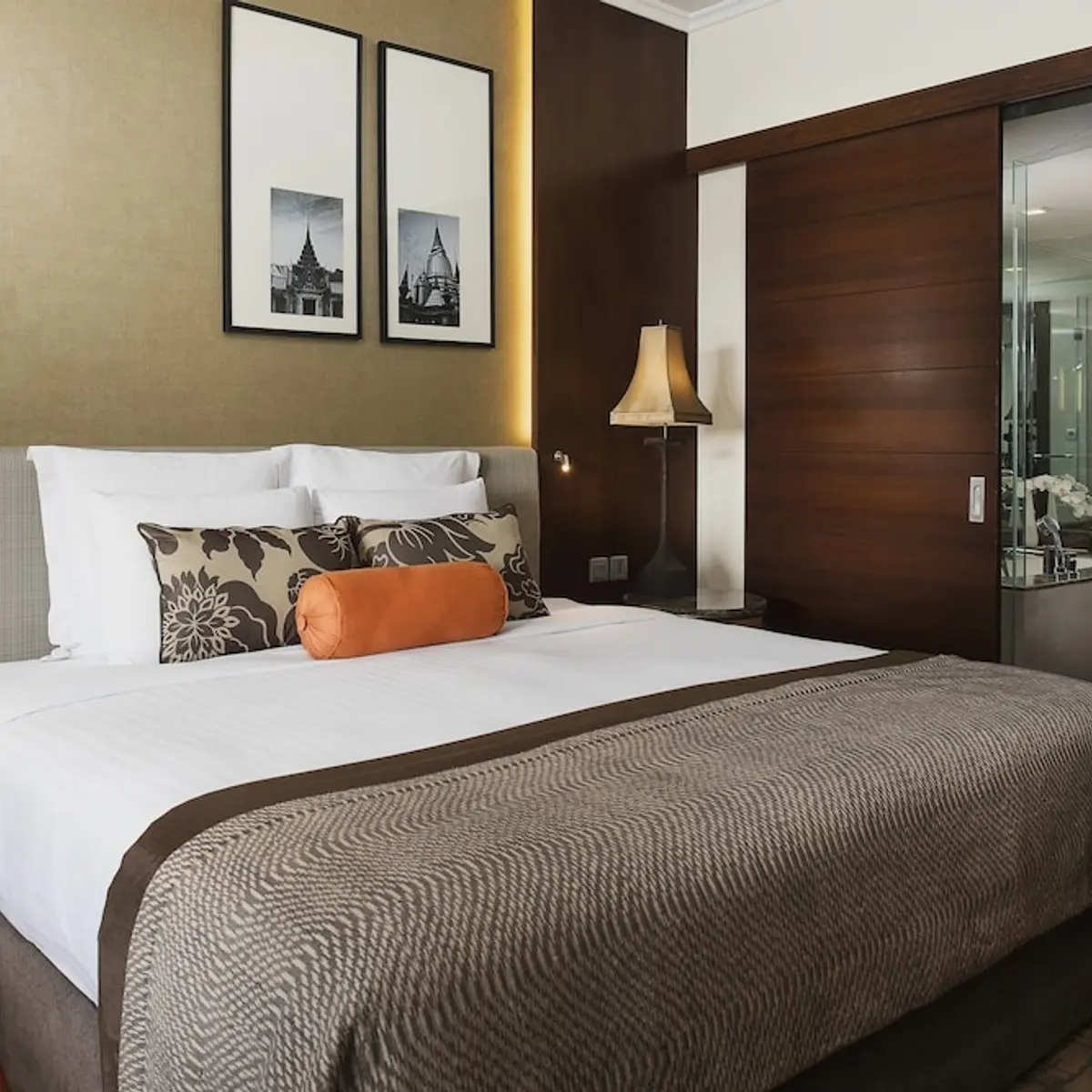 Anantara Riverside Bangkok Resort, Bangkok, Thailand 6