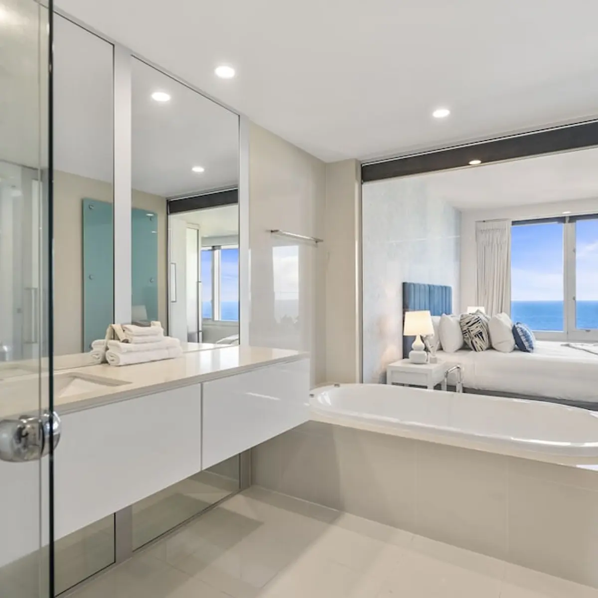 Designer Rooms at Q1 resort - GCLR, Surfers Paradise, Australia 7