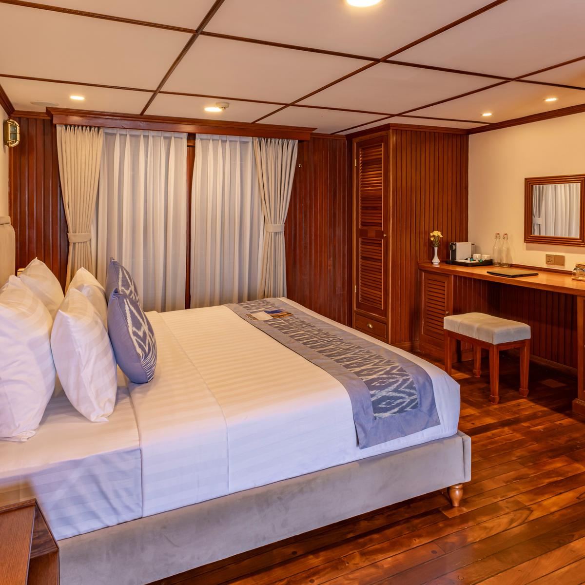 Deluxe 13-Day Vietnam & Cambodia Highlights Tour with Ha Long Bay, Hoi An & Mekong River Cruise by  7