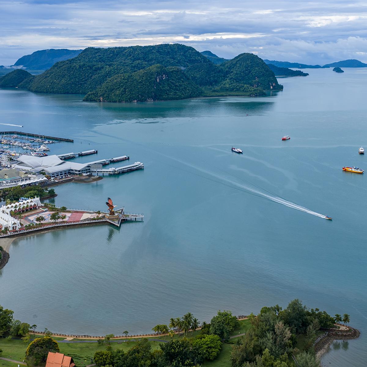 Insider Series: Premium 11-Day Malaysia Highlights with Foodie Experiences Co-Curated by Diana Chan by  7