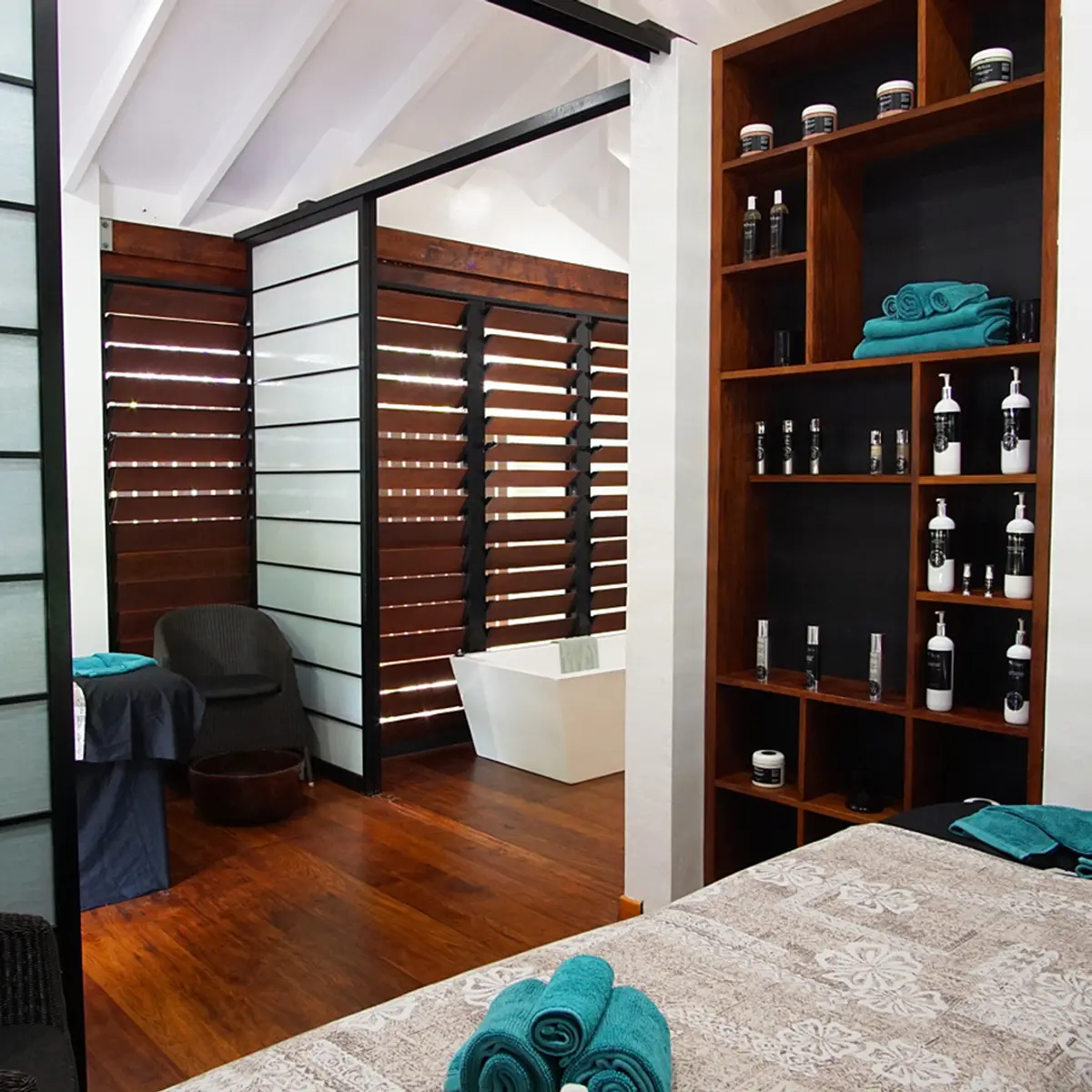 Barrier Beach Resort, Santo Espiritu, Vanuatu 6