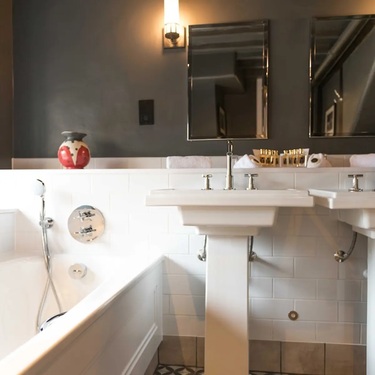 The Lygon Arms, Broadway, United Kingdom 4