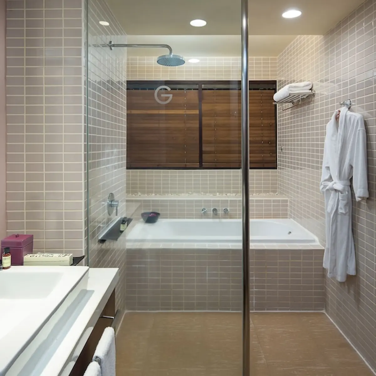 Pullman Pattaya Hotel G, Pattaya, Thailand 2