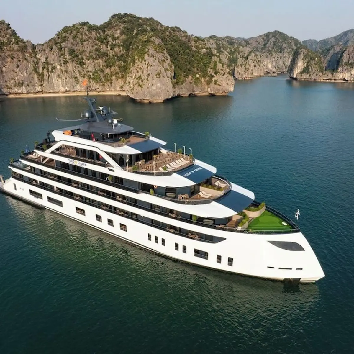Dora Cruise, Ha Long, Vietnam 1