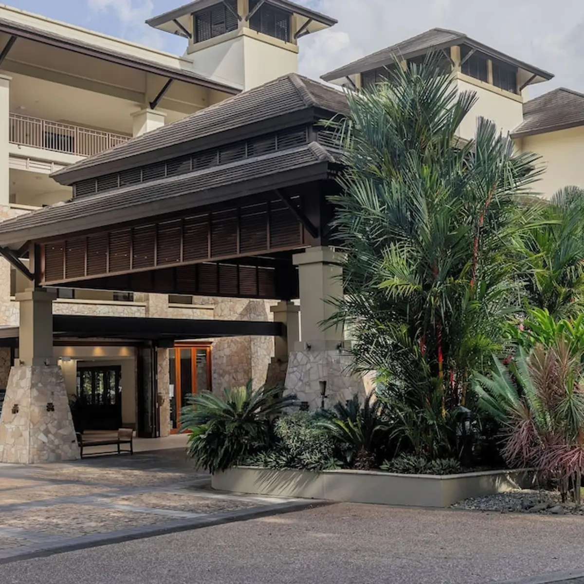 Pullman Palm Cove Sea Temple Resort and Spa, Palm Cove, Australia 3