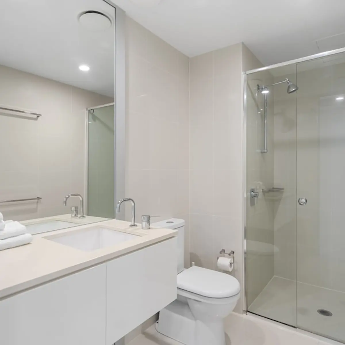 Designer Rooms at Q1 resort - GCLR, Surfers Paradise, Australia 6