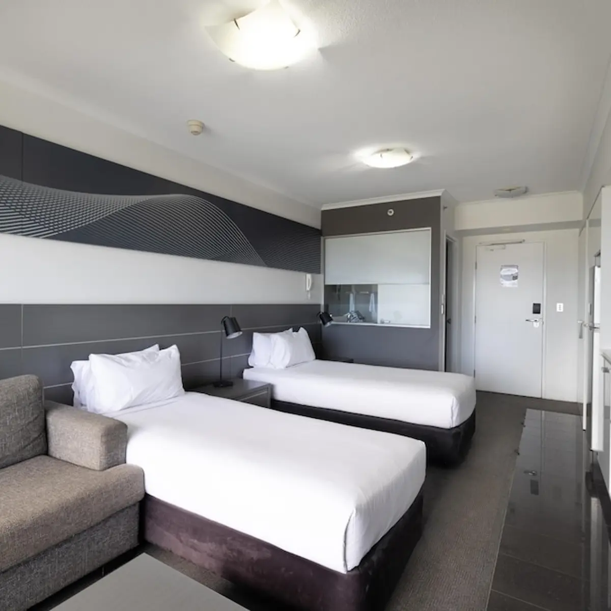 Oaks Townsville Hotel, South Townsville, Australia 4