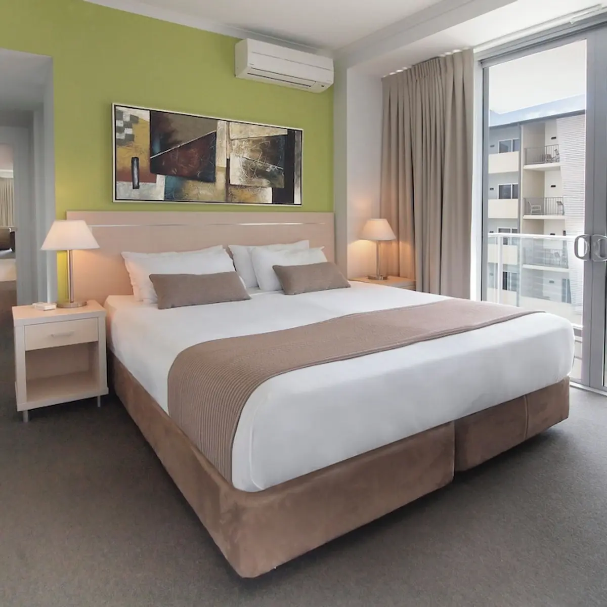 Oaks Townsville Gateway Suites, South Townsville, Australia 8