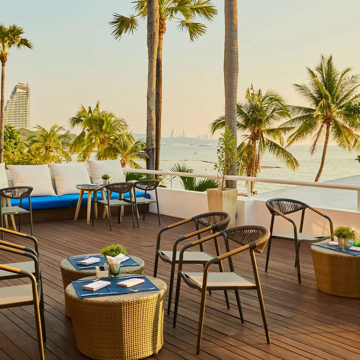 Pullman Pattaya Hotel G, Pattaya, Thailand 8