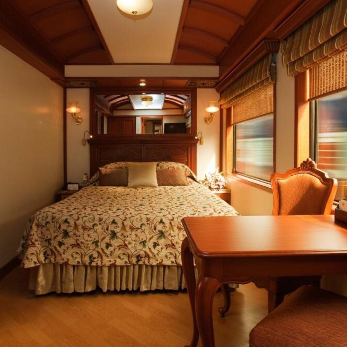 Ultra Lux – Voyage ferroviaire tout compris de 10 jours en Inde à bord du Maharajas' Express et séjour au Leela Palace par  7