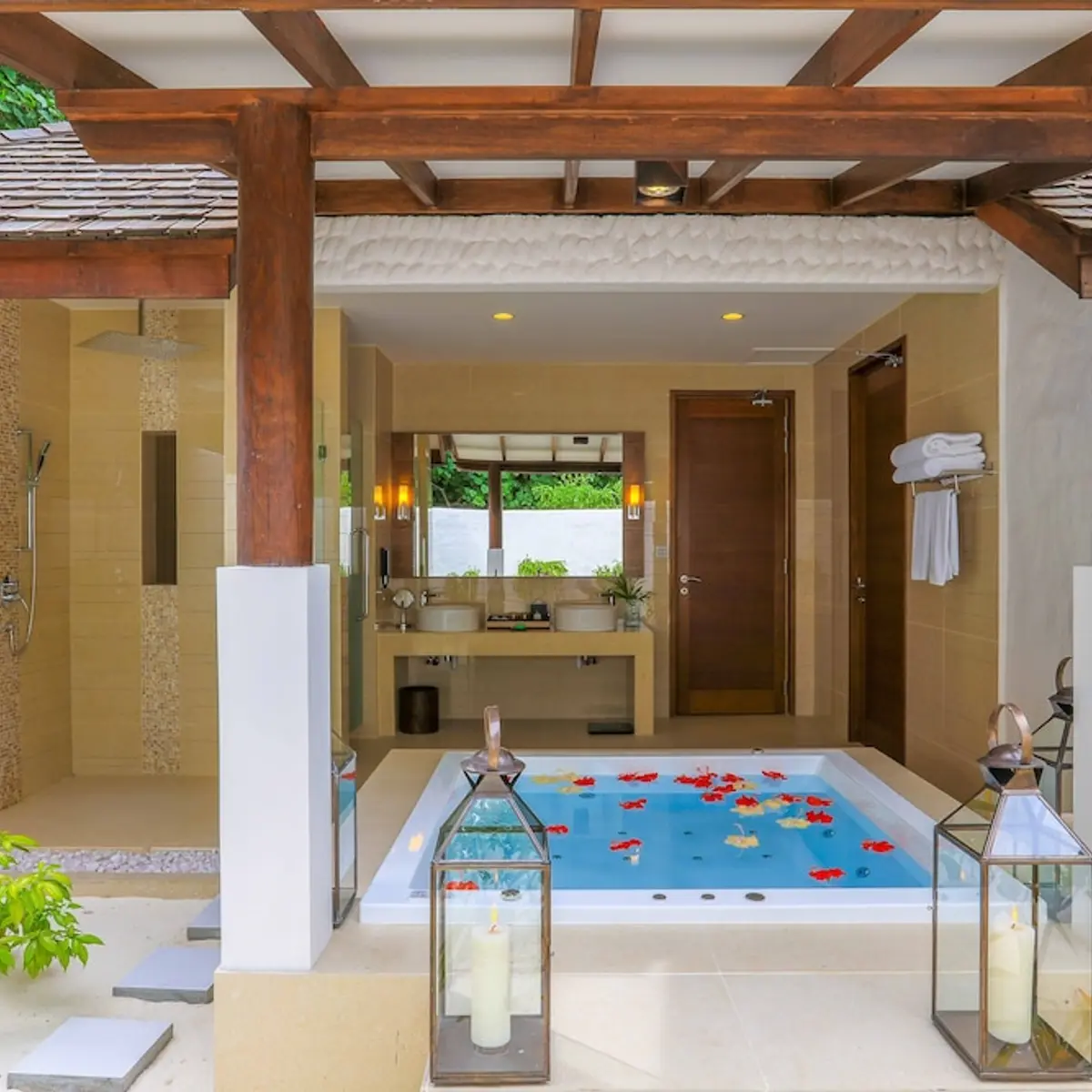 Hideaway Beach Resort and Spa, Dhonakulhi, Maldives 3