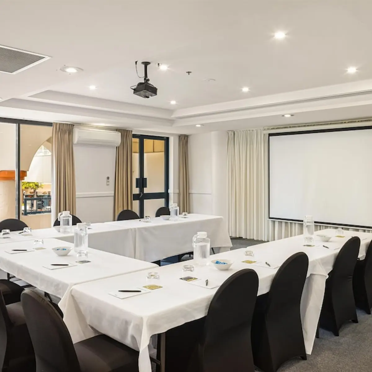 Oaks Gold Coast Calypso Plaza Suites, Coolangatta, Australia 1