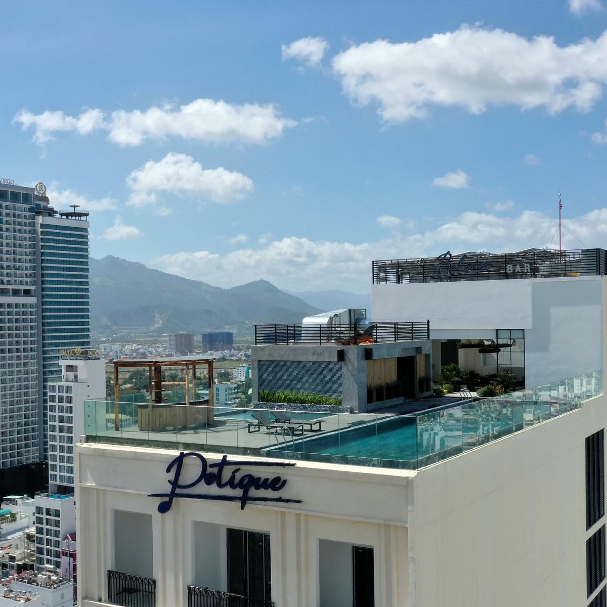 Limited Time Offer: 10-Day Vietnam Highlights with Ha Long Bay & 5-Night Nha Trang 5-Star Stay    by  4